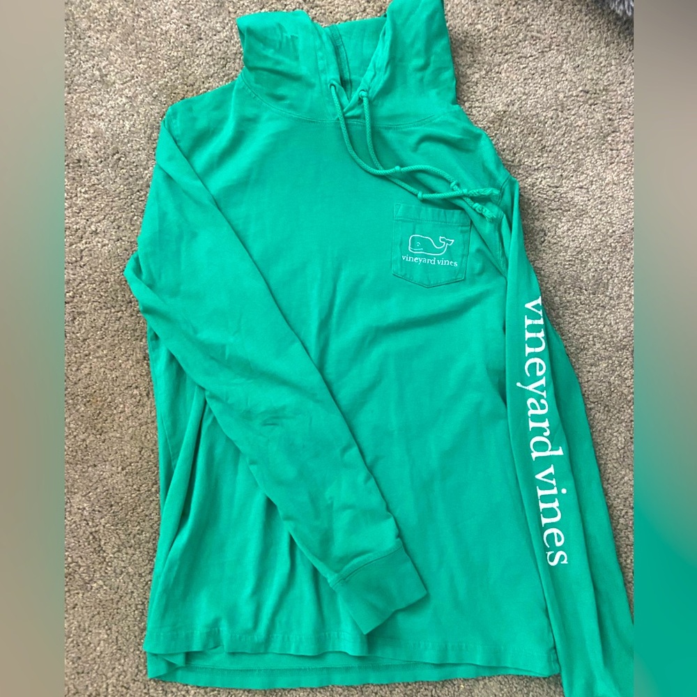 Vineyard Vines long sleeved hooded tee. Women’s’ XS.
